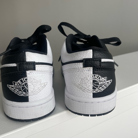 Women's Air Jordan 1 Low SE Homage - Picture 7 of 8